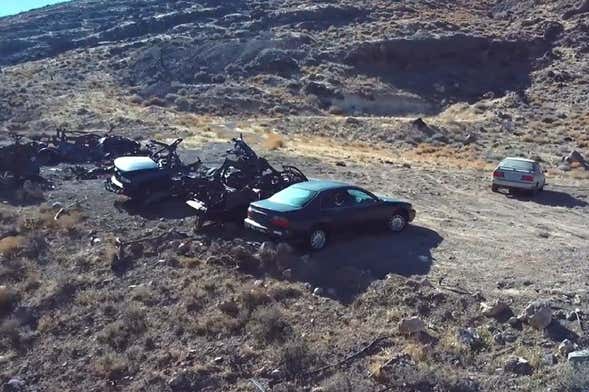 Esplosione di automobili nel deserto di Las Vegas